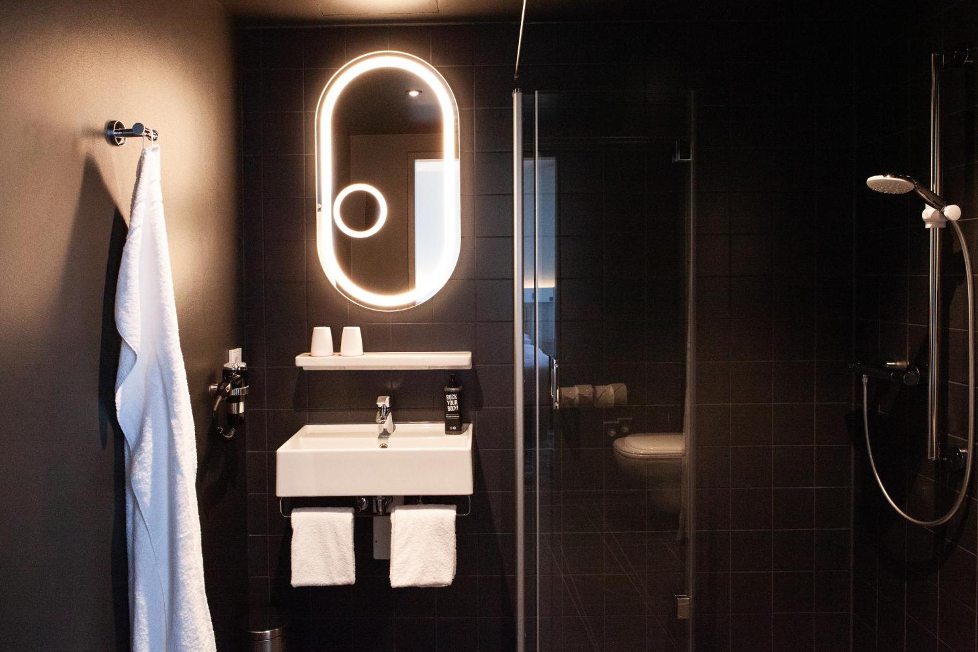 Hotel Ibis Airport *